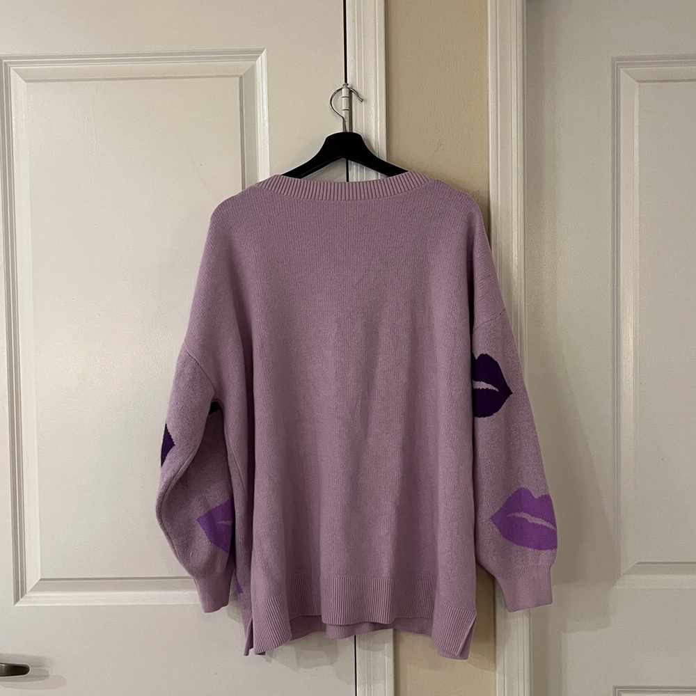 Oversized Supersoft Essentials Lip Print Split Side Pullover Sweater , Size: 2X - Picture 8 of 17